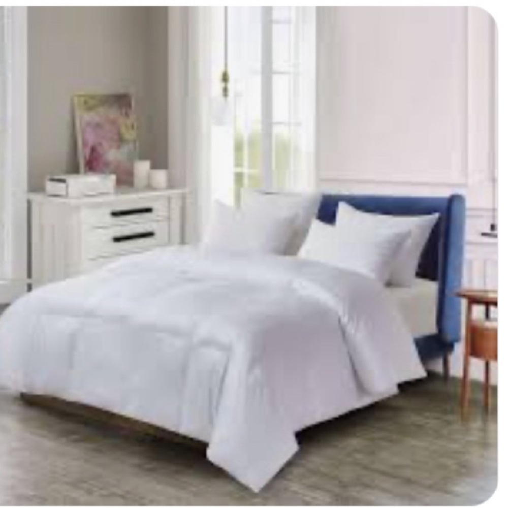 All Season Down Alternative Microfiber White Comforter new king size